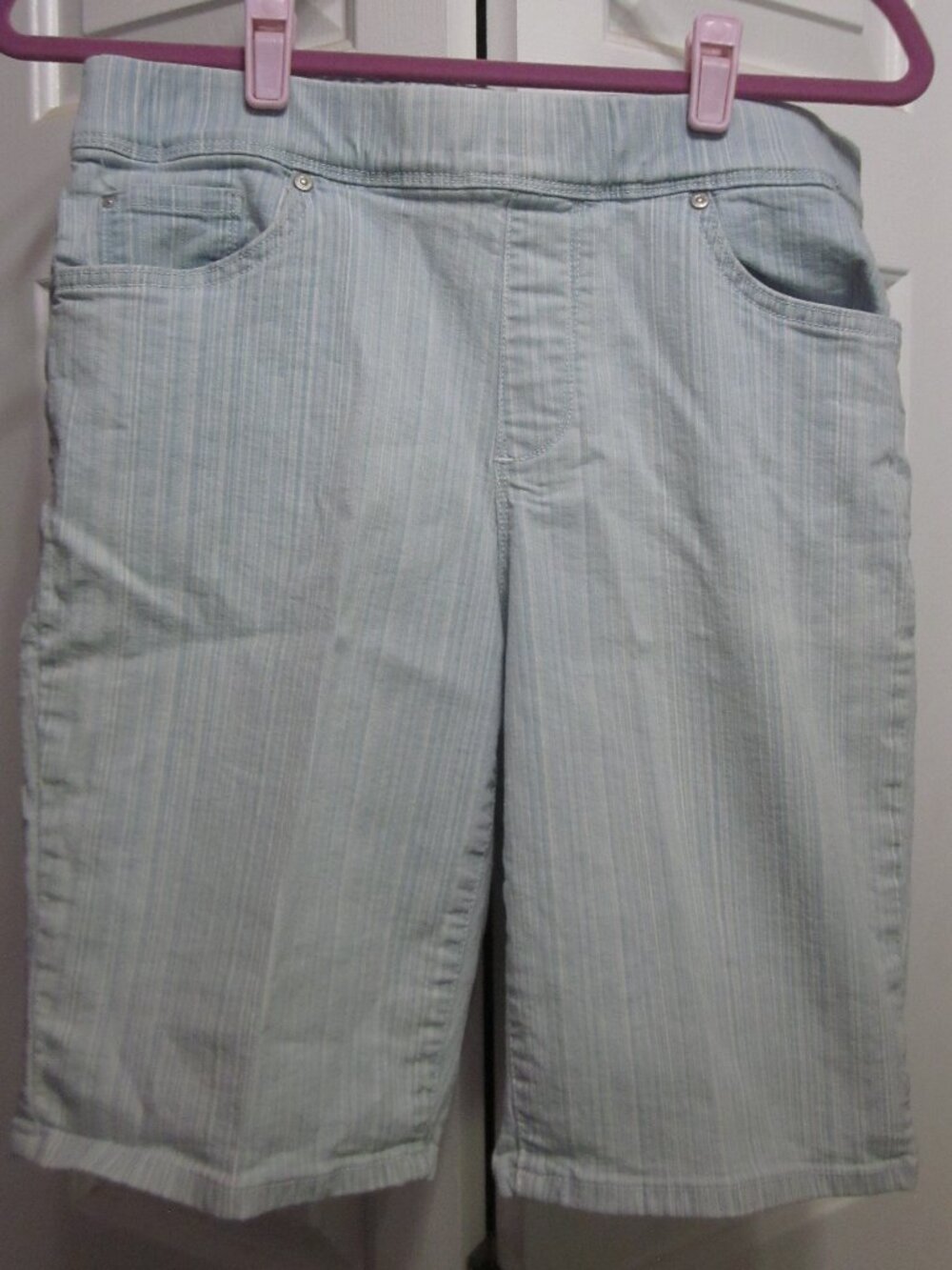 Gloria Vanderbilt Chambray Stripe Avery Bermuda Shorts Sz 10